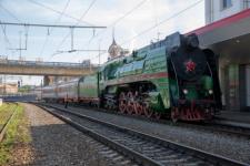 Туристический ретропоезд запустили от Московского вокзала до проспекта Гагарина
 