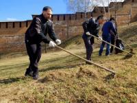 Представители девяти национальных общин провели уборку в нижегородском кремле 