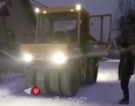 Асфальт уложили в снег на Липовой улице на Бору 