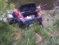 Легковой автомобиль утонул в Левинке в Нижнем Новгороде 