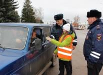 Юные автоинспекторы подарили водителям кирпичи в рамках акции «Не жми на тапку!»  