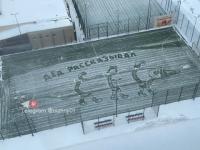 Снежный рисунок «Дед рассказывал» появился на футбольном поле в нижегородском ЖК 