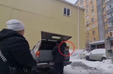 Мужчина запер пса без еды в кузове пикапа в Нижнем Новгороде 