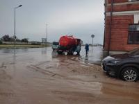 Полсотни единиц спецтехники откачивают воду с улиц Нижнего Новгорода  