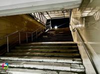 Лестницы в переходе на площади Лядова разрушаются после ремонта 