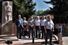 Мемориал Владимиру Лузянину открыли на Бугровском кладбище  