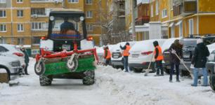 Около 400 снегоуборочных машин вышли на дороги в Нижнем Новгороде за сутки 