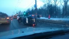 Автомобиль перевернулся на проспекте Гагарина в Нижнем Новгороде 