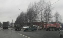 «Нива» и грузовик столкнулись в центре Лыскова 