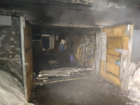 Легковушка сгорела при пожаре в гаражном массиве в Нижнем Новгороде 