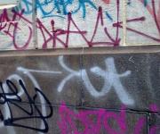 Депутатов возмутили металлические шкафы с граффити у ОКН на улице Ильинской 