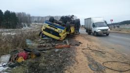 Автопоезд с зерном перевернулся в Нижегородской области 