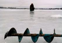 81-летний рыбак провалился под лед на Святом озере в Дзержинске 