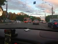 Троллейбус сорвал провода на перекрестке улиц Ванеева и Суслова  