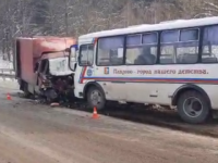 Три человека пострадали в ДТП с грузовиком и маршруткой в Павлове 