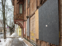 Два исторических дома отреставрируют на улице Короленко к июлю  