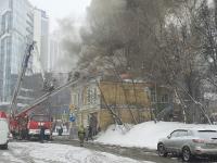 Дореволюционный дом загорелся на Звездинке в центре Нижнего Новгорода 