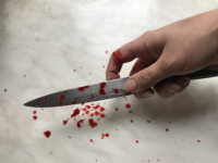 Нижегородка изрезала себя ножом, пытаясь остановить мужа-тирана 