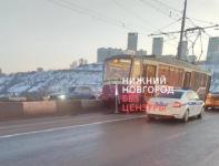 Неисправный трамвай с пассажирами скатился по Окскому съезду в Нижнем Новгороде 