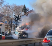 Фура с макулатурой сгорела на Ларина в Нижнем Новгороде 