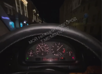 Водитель BMW на скорости разъезжал по улице Большой Покровской 