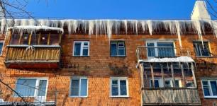 Уборка сосулек с крыш усилена в Нижнем Новгороде из-за перепадов температуры
 