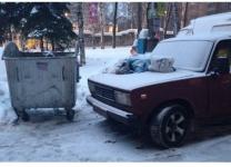 Нижегородцев просят убрать автомобили от мусорных баков 