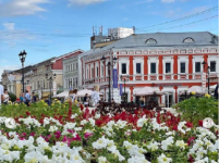 На Театральной площади в Нижнем Новгороде посадили 36 деревьев и кустарников 