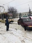 Движение трамваев по улице Нартова парализовано 