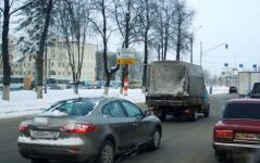 Внедорожник врезался в дерево в центре Нижнего Новгорода 