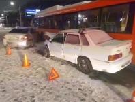 Две легковушки и ЛиАЗ столкнулись на Гагарина в Нижнем Новгороде 