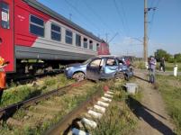 Легковой автомобиль врезался в электричку в Нижнем Новгороде 