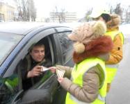 Школьники подарили "валентинки" нижегородским водителям   