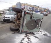 Внедорожник опрокинулся при столкновении двух автомобилей в Нижнем Новгороде 