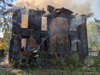 Пожар уничтожил расселенный дом в Трамвайном переулке в Нижнем Новгороде 