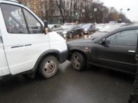 Два автомобиля столкнулись в Нижнем Новгороде 