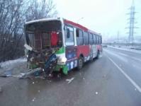 Двое погибли и шестеро ранены при столкновении автобуса и легковушки в Арзамасе 