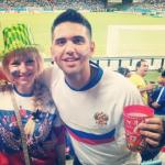 Бразильские болельщики машут российским флагом 
