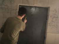 Двух подростков задержали за надписи в подземном переходе на Лядова 