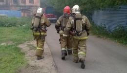 40 человек тушили двухэтажный дом в Автозаводском районе 