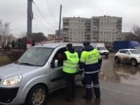 Студенты прокатились на агитационном автомобиле и призвали нижегородских водителей к порядку 