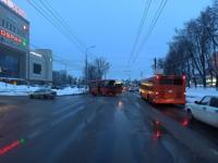 Женщина пострадала в ДТП с двумя автобусами в Автозаводском районе 