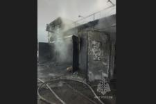Пять машин повреждены огнем в автосервисе в Нижнем Новгороде 