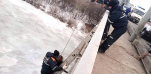 Спасатели предотвратили падение мужчины с Канавинского моста 