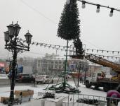 Первые новогодние ёлки начали ставить в Нижнем Новгороде 