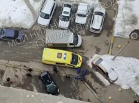 Мужчина выпал из окна многоэтажки на Заречке в Нижнем Новгороде 