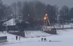 Двое подростков провалились под лед на пруду в Выксе 