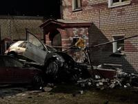 Полицейские спасли пьяного водителя из горящей машины в Нижнем Новгороде 