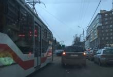 Авария парализовала движение по улице Белинского в Нижнем Новгороде 25 декабря 