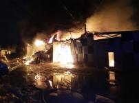 Крупный пожар уничтожил ангары с макулатурой в Нижнем Новгороде   